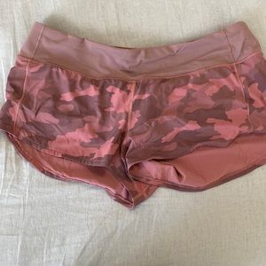 Speed up 2.5 size 10 lululemon shorts